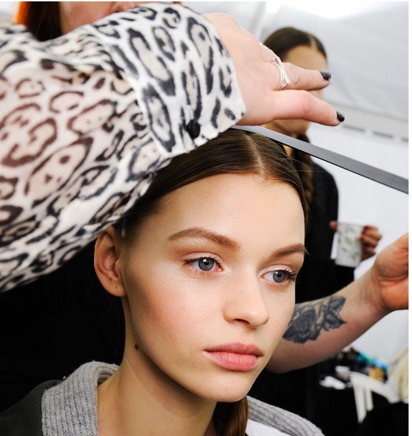 “魔發(fā)奇緣”俏麗麻花辮&亮麗美妝