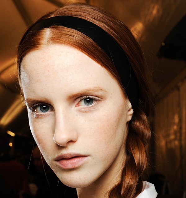 “魔發(fā)奇緣”俏麗麻花辮&亮麗美妝