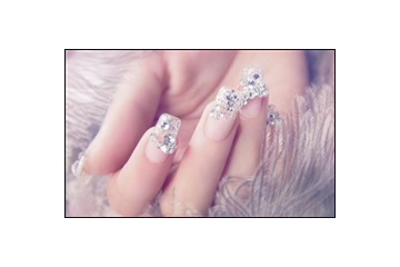 純色美甲簡(jiǎn)單中帶著時(shí)尚，美甲也要簡(jiǎn)單大方