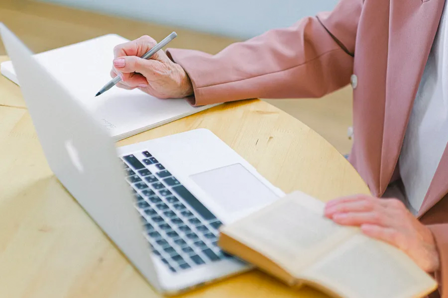 選擇哪個(gè)留學(xué)中介機(jī)構(gòu)辦理留學(xué)申請(qǐng)比較好？