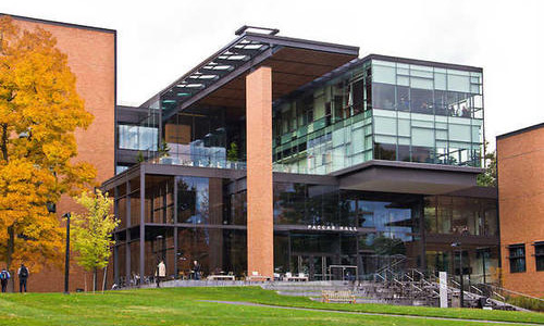 美國(guó)藝術(shù)中心設(shè)計(jì)學(xué)院怎么樣？