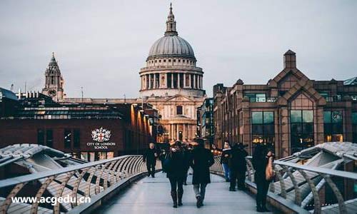 去英國藝術(shù)留學好申請嗎？