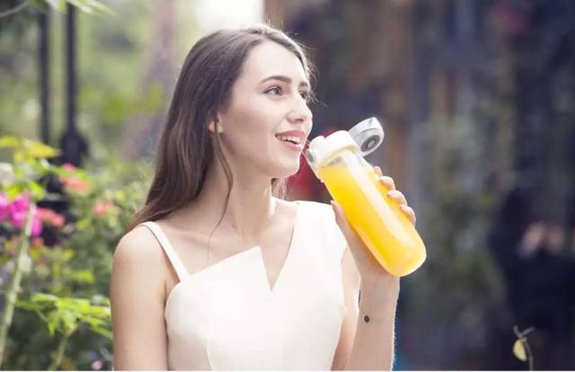 從補(bǔ)水保濕下手